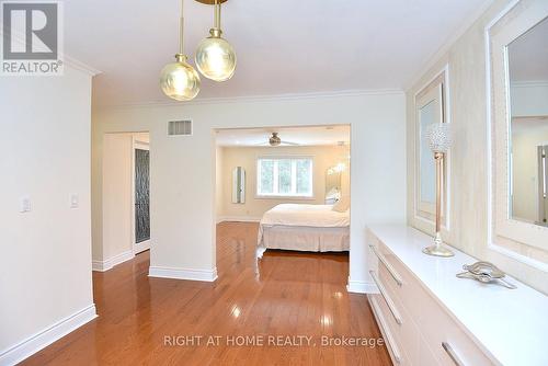 4299 Lakeshore Road, Burlington, ON - Indoor