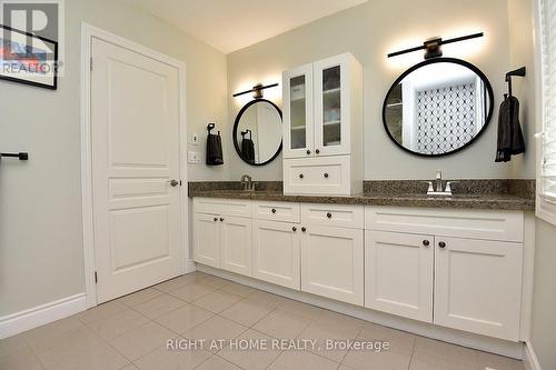 4299 Lakeshore Road, Burlington, ON - Indoor Photo Showing Bathroom