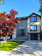586 BROADWAY AVENUE E Toronto, ON M4G 2S5