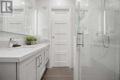 124 Kipling Road, Hamilton, ON - Indoor Photo Showing Bathroom