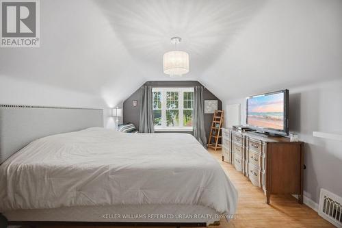 124 Kipling Road, Hamilton, ON - Indoor Photo Showing Bedroom