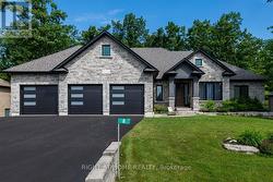 8 LLOYD COOK DRIVE W Springwater, ON L0L 1Y3