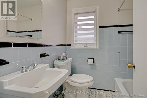19 Martini Drive, Toronto, ON - Indoor Photo Showing Bathroom