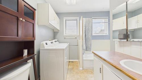 217 6Th Avenue, Cranbrook, BC - Indoor Photo Showing Laundry Room