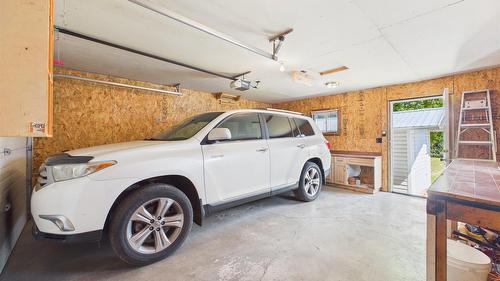 217 6Th Avenue, Cranbrook, BC - Indoor Photo Showing Garage