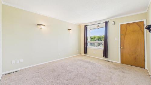 217 6Th Avenue, Cranbrook, BC - Indoor Photo Showing Other Room
