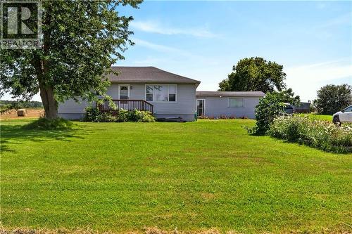 Expansive green lawn providing ample outdoor space - 958 Highland Road E, Hamilton, ON 