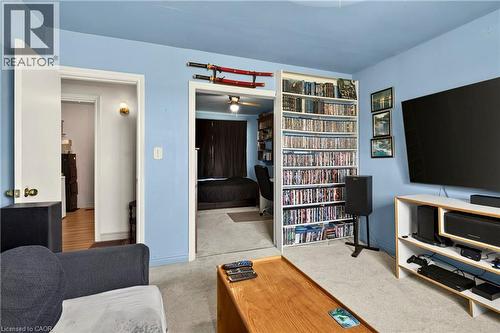 Living area featuring light blue walls and a matching ceiling - 958 Highland Road E, Hamilton, ON 