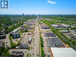 Victoria St N amenities within walking distance - 