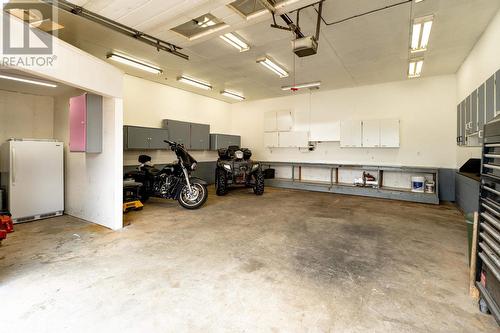 74 Melvin Ave, Thunder Bay, ON - Indoor Photo Showing Garage
