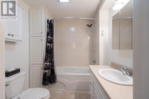74 Melvin Ave, Thunder Bay, ON - Indoor Photo Showing Bathroom