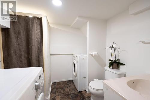 74 Melvin Ave, Thunder Bay, ON - Indoor Photo Showing Laundry Room