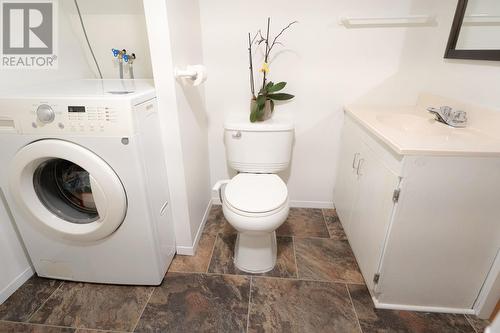 74 Melvin Ave, Thunder Bay, ON - Indoor Photo Showing Laundry Room