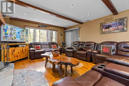 1 - 1041 Summit Road, Muskoka Lakes (Wood (Muskoka Lakes)), ON - Indoor Photo Showing Living Room