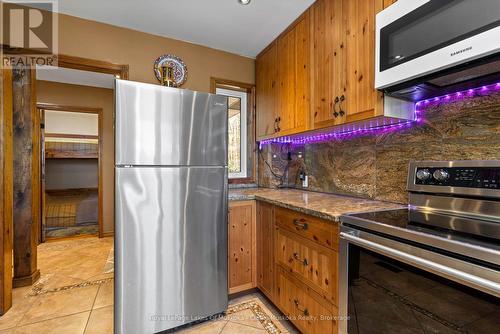 1 - 1041 Summit Road, Muskoka Lakes (Wood (Muskoka Lakes)), ON - Indoor Photo Showing Kitchen