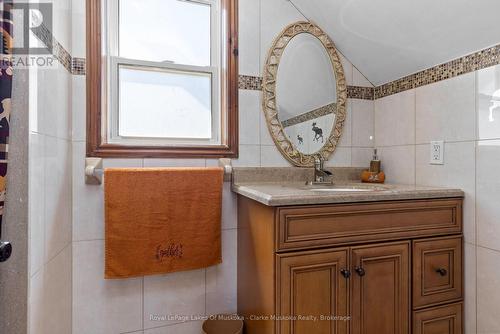 1 - 1041 Summit Road, Muskoka Lakes (Wood (Muskoka Lakes)), ON - Indoor Photo Showing Bathroom