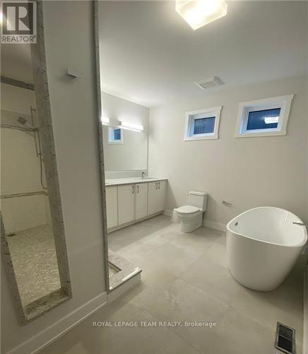 287 Kirchoffer Avenue, Ottawa, ON - Indoor Photo Showing Bathroom