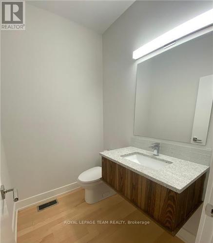 287 Kirchoffer Avenue, Ottawa, ON - Indoor Photo Showing Bathroom