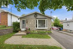 289 MONTFORT STREET Ottawa, ON K1L 5N7