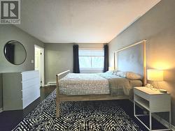 Primary bedroom - 