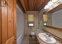 Main Bathroom - 