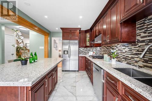 3118 Shadetree Drive, Mississauga, ON - Indoor Photo Showing Kitchen With Double Sink With Upgraded Kitchen