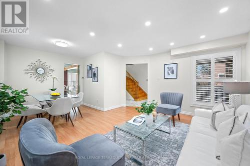 3118 Shadetree Drive, Mississauga, ON - Indoor Photo Showing Living Room