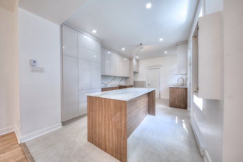 6261 Av. Christophe-Colomb  Montréal (Rosemont/La Petite-Patrie), QC H2S 2G5