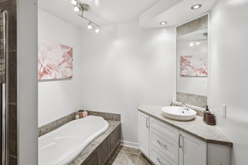 Salle de bains - 10 Rue De La Cime, Gatineau (Hull), QC - Indoor Photo Showing Bathroom
