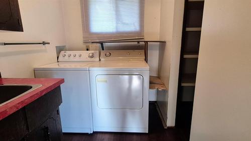 705 16Th Avenue, Cranbrook, BC - Indoor Photo Showing Laundry Room