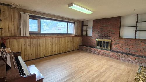 705 16Th Avenue, Cranbrook, BC - Indoor With Fireplace