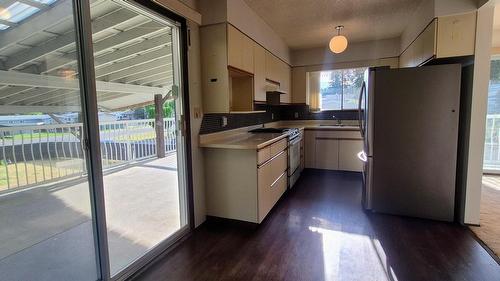 705 16Th Avenue, Cranbrook, BC - Indoor Photo Showing Kitchen