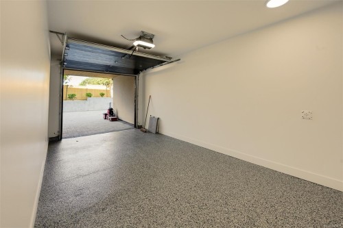 #2-3080 Oakdowne Rd, Oak Bay, BC 