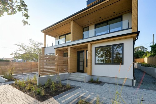 #2-3080 Oakdowne Rd, Oak Bay, BC 