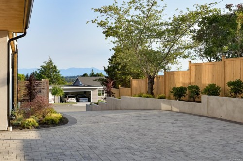 #2-3080 Oakdowne Rd, Oak Bay, BC 