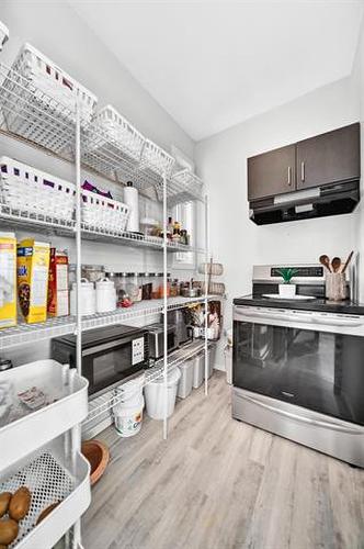 172 Kilroy St, Winnipeg, MB - Indoor Photo Showing Kitchen