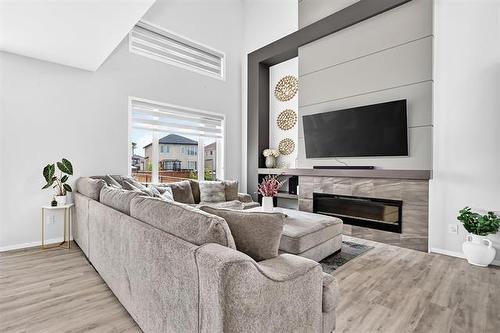 172 Kilroy St, Winnipeg, MB - Indoor Photo Showing Living Room With Fireplace
