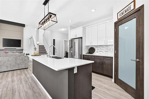 172 Kilroy St, Winnipeg, MB - Indoor Photo Showing Kitchen With Upgraded Kitchen