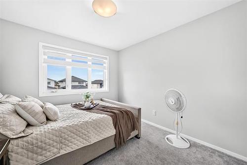 172 Kilroy St, Winnipeg, MB - Indoor Photo Showing Bedroom