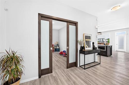 172 Kilroy St, Winnipeg, MB - Indoor