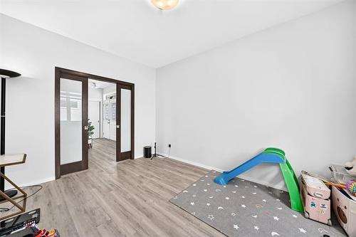 172 Kilroy St, Winnipeg, MB - Indoor
