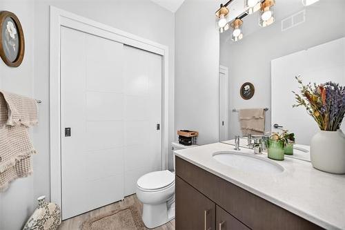 172 Kilroy St, Winnipeg, MB - Indoor Photo Showing Bathroom