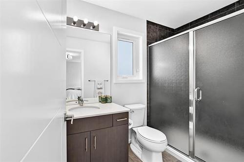 172 Kilroy St, Winnipeg, MB - Indoor Photo Showing Bathroom