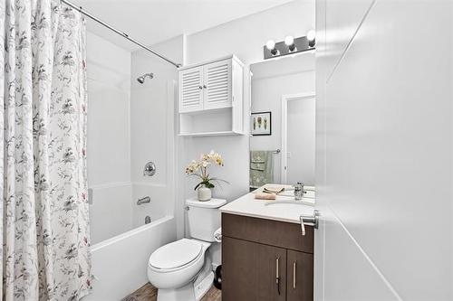 172 Kilroy St, Winnipeg, MB - Indoor Photo Showing Bathroom