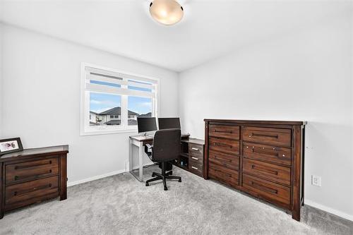 172 Kilroy St, Winnipeg, MB - Indoor Photo Showing Office
