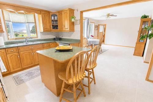 129 Mcintosh St, Lac Du Bonnet, MB - Indoor Photo Showing Kitchen With Double Sink