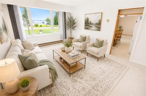 129 Mcintosh St, Lac Du Bonnet, MB - Indoor Photo Showing Living Room