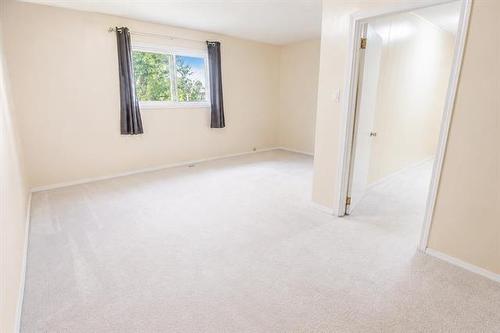129 Mcintosh St, Lac Du Bonnet, MB - Indoor Photo Showing Other Room