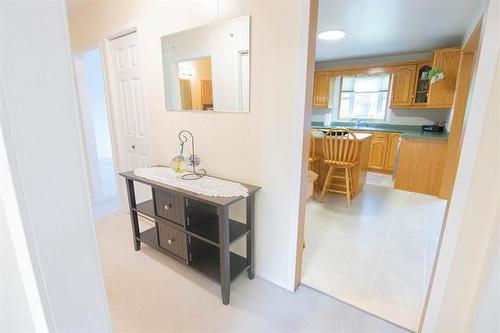129 Mcintosh St, Lac Du Bonnet, MB - Indoor Photo Showing Other Room