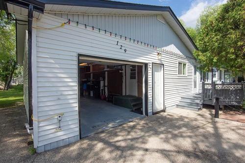 129 Mcintosh St, Lac Du Bonnet, MB - Outdoor With Exterior